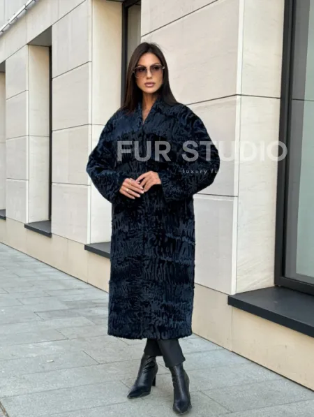 Пальто из меха каракуля с V-образным воротником, цвет Indigo Blue - фото 0