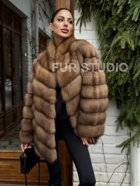 Полушубок из куницы с воротником V-образным - фото 9