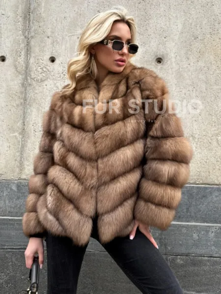 Полушубок из куницы с V-образным воротником - фото 0