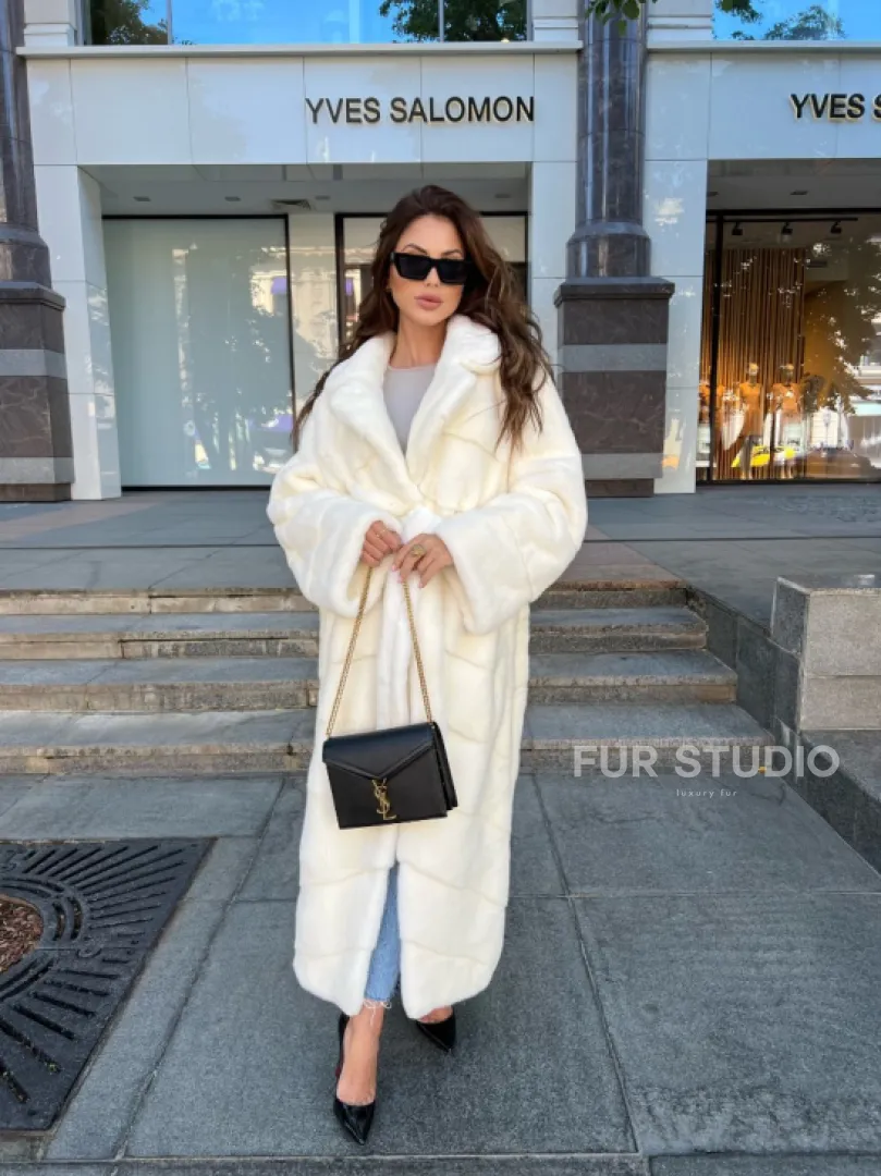 Белая норковая шуба с поясом - в аукционной норке - фото 3