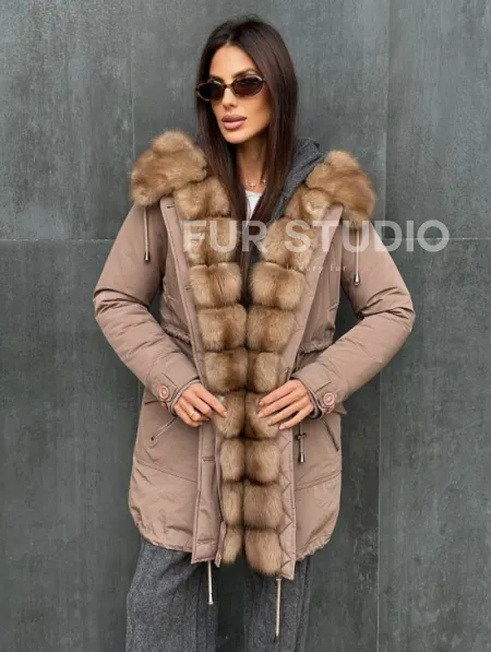 Женский пуховик с мехом куницы - фото 4