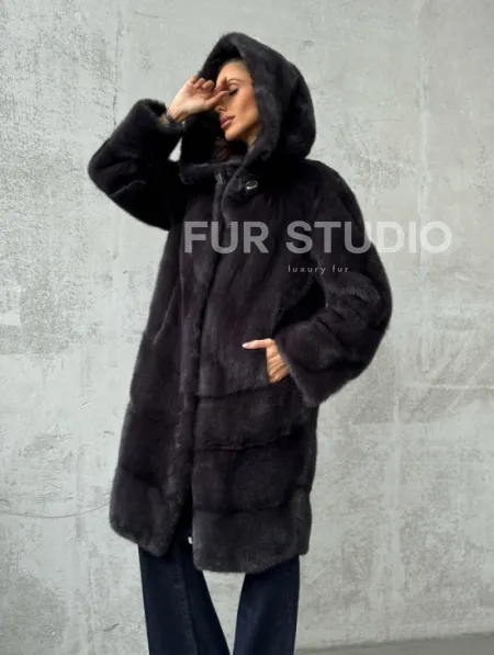 Женская норковая шуба с капюшоном - фото 9