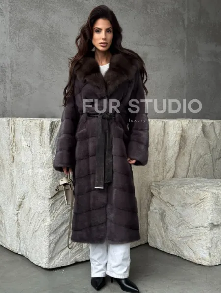 Шуба норковая графитовый ирис с капюшоном куницы - фото 0