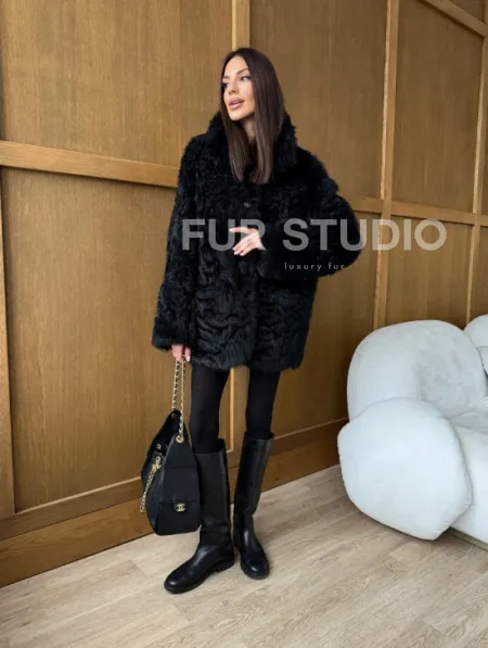 Черная двухсторонняя дубленка из меха тиградо - фото 12