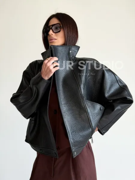 Черная женская кожаная куртка - фото 24