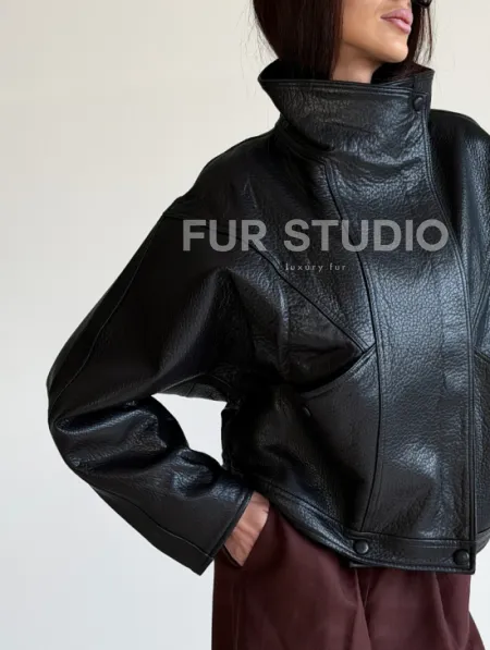Черная женская кожаная куртка - фото 5
