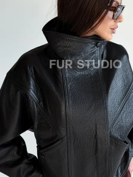 Черная женская кожаная куртка - фото 2