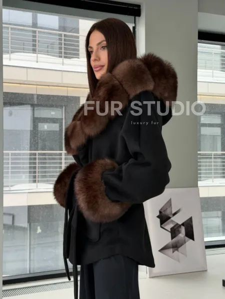 Пальто с капюшоном из финского песца - фото 10