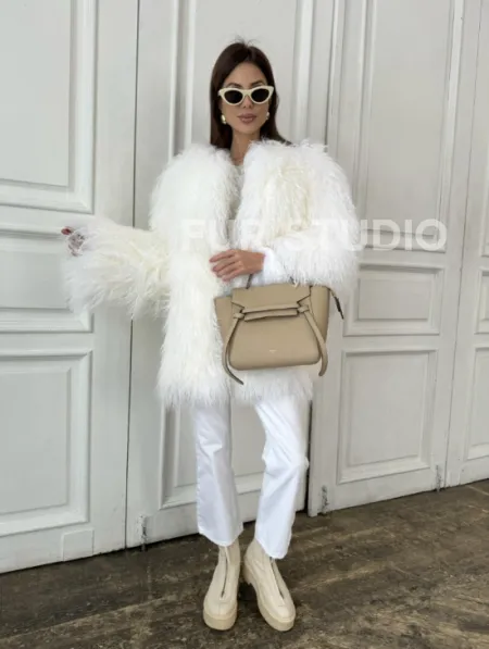 Белая шуба из меха ламы - фото 5