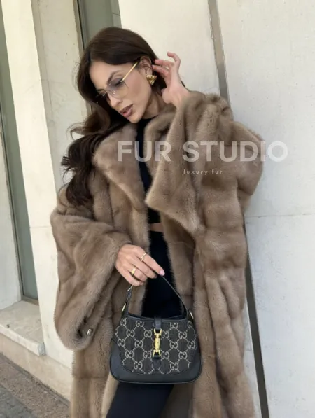 Норковая шуба с английским воротником  - цвет пастель  - стиль 