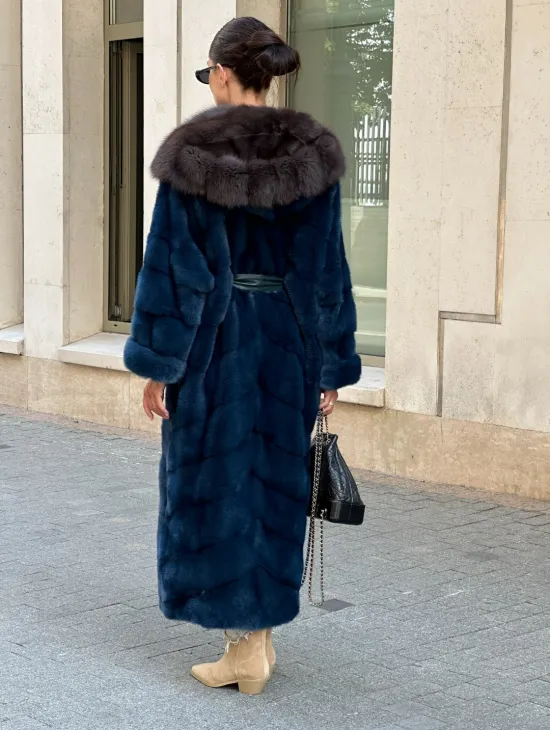 Удлиненная норковая шуба с капюшоном из куницы - цвет аквамарин - фото 5