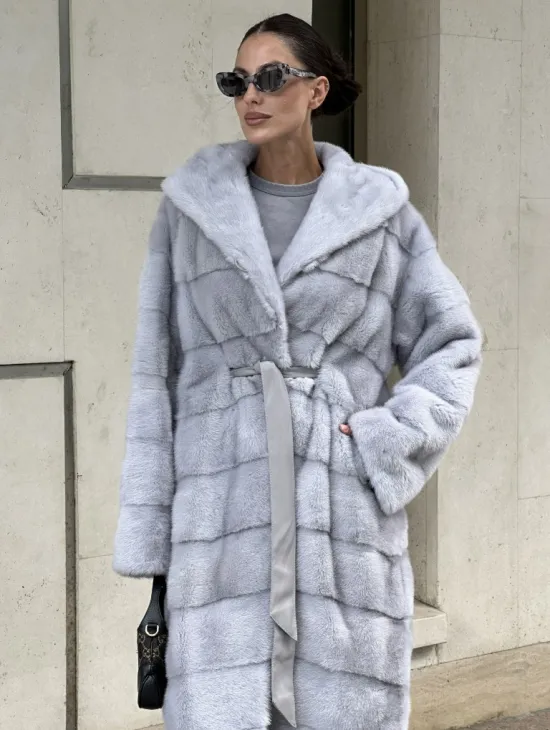 Эффектное пальто - шуба с капюшоном из меха голубой норки - фото 0