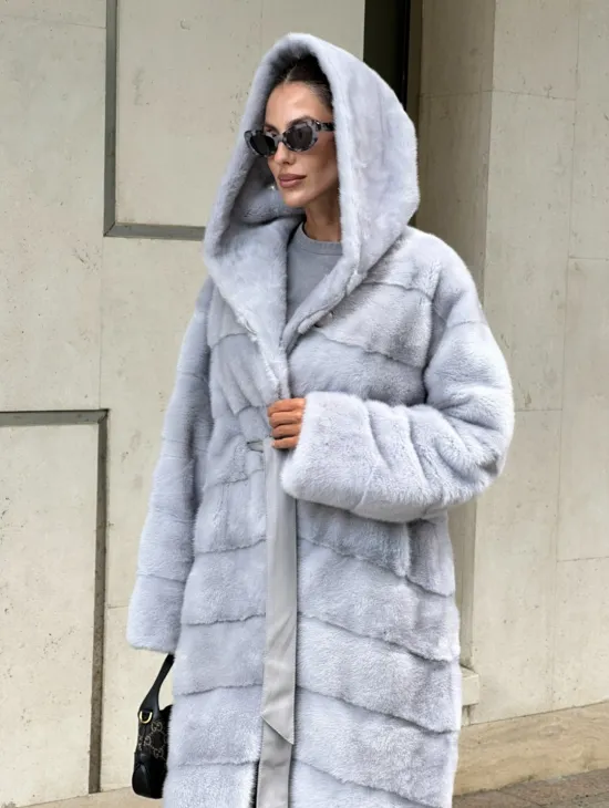 Эффектное пальто - шуба с капюшоном из меха голубой норки - фото 2