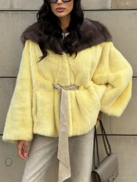 Женское норковое пончо с капюшоном из меха куницы - фото 5