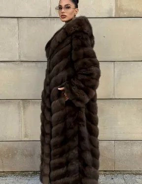 Удлиненная шуба из меха куницы с капюшоном - фото 8