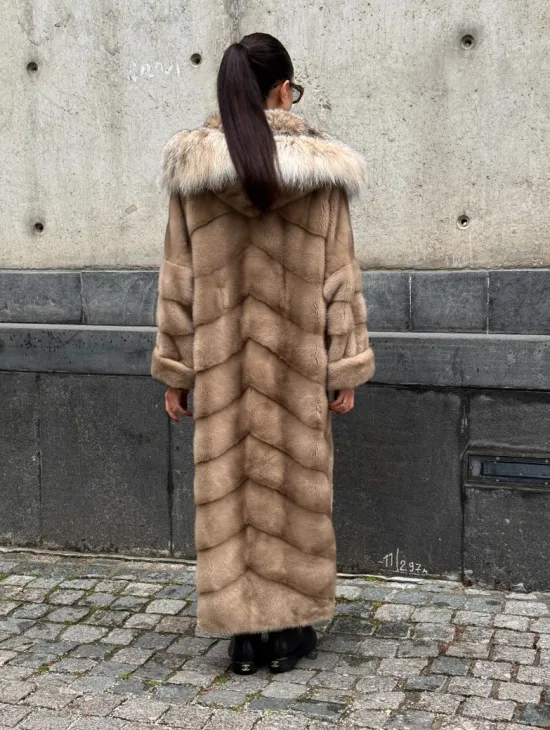 Длинная шуба кимоно из норки Pastel с капюшоном из меха рыси - фото 11