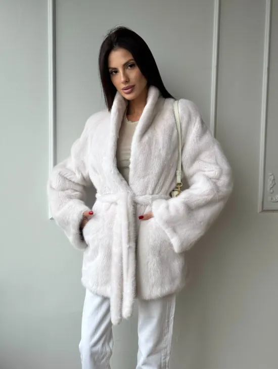 Белый меховой жакет из норки с V-образным воротником и поясом - фото 0