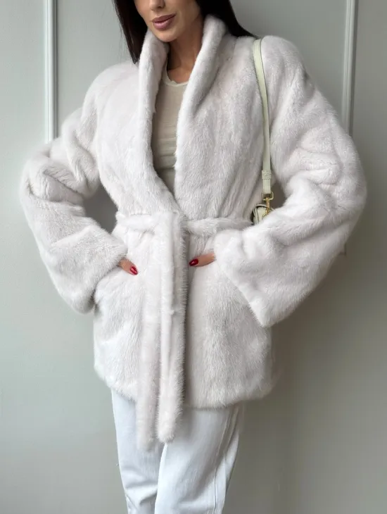 Белый меховой жакет из норки с V-образным воротником и поясом - фото 1