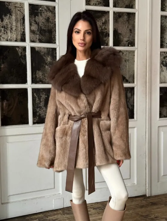 Полушубок кимоно из меха норки Almond с капюшоном куница - фото 4