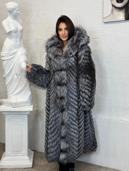 Длинная шуба с капюшоном из натуральной лисы Silver Fox Fur в росшив - фото 9