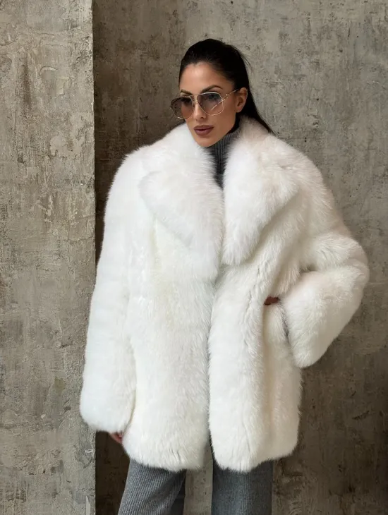Шуба белого цвет из меха Финского песца - фото 5
