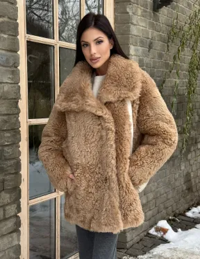 Шуба - дубленка из овчины в бежевом цвете - фото 9