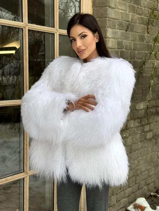 Шуба белая из меха ламы без воротника - фото 4