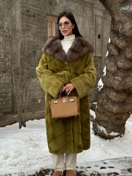 Шуба норковая с капюшоном из натурального меха куницы - цвет оливковый - фото 8