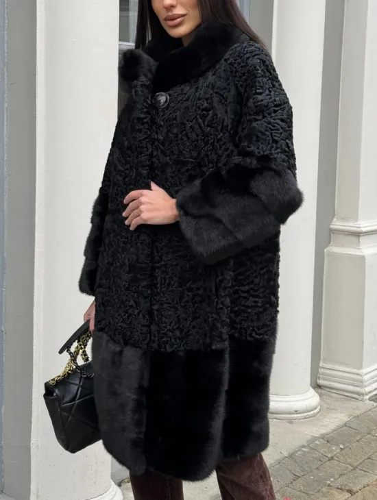 Черная шуба из меха каракульчи с отделкой из меха норки - фото 3