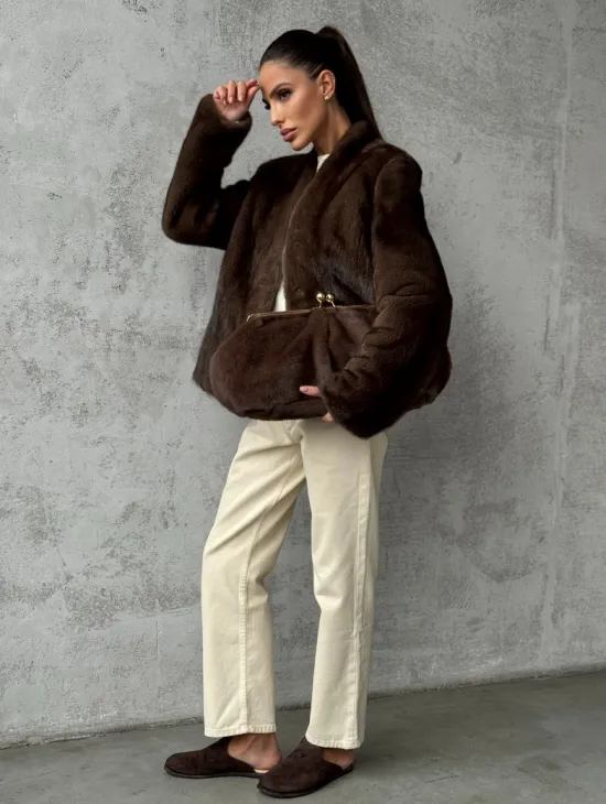 Меховой кроп - жакет из норки цвета соболь с V-образным воротником - фото 4