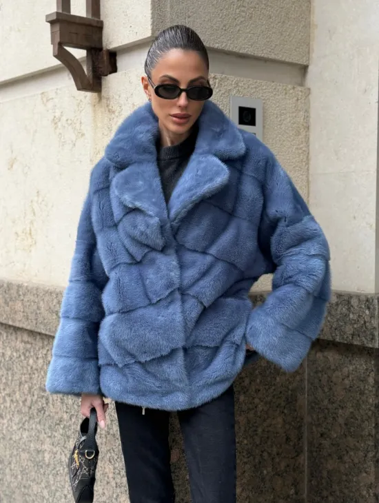 Короткая норковая шуба в цвете джинс с английским воротником - фото 9
