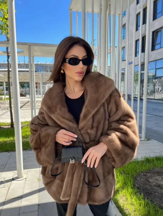 Норковое пончо с капюшоном в цвете пастель - фото 3