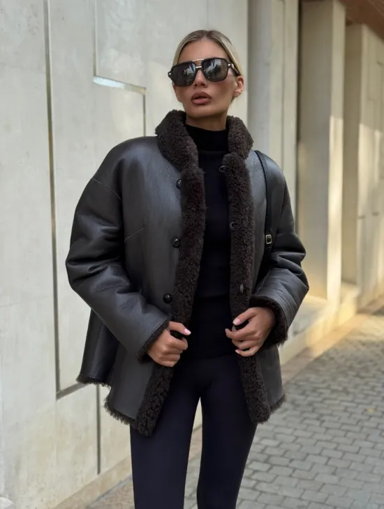 Двусторонняя коричневая дубленка из овчины - фото 5