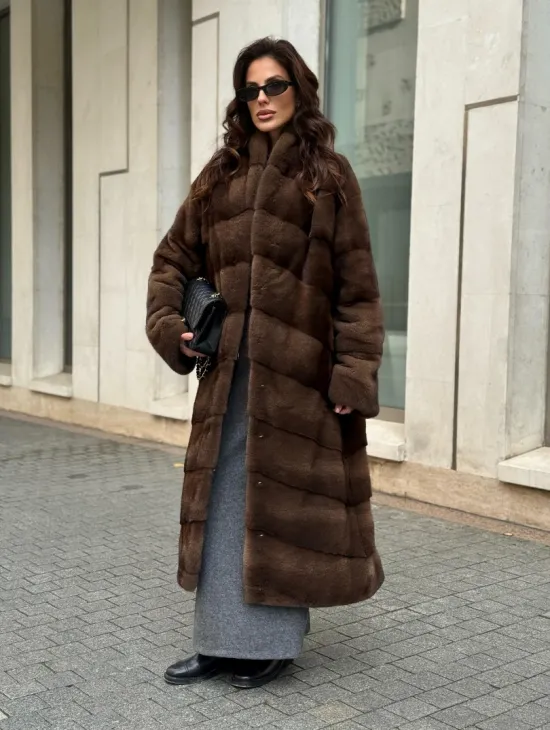 Шуба из плюшевой норки Velvet с V-образным воротником - фото 3