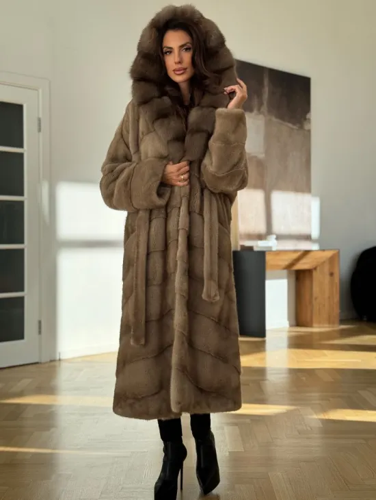 Бежевая норковая шуба с капюшоном куница - фото 8