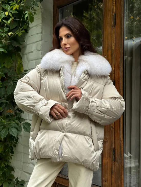 Женский пуховик с мехом песца - фото 10
