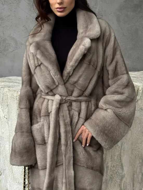 Удлинённая норковая шуба с поясом - фото 2