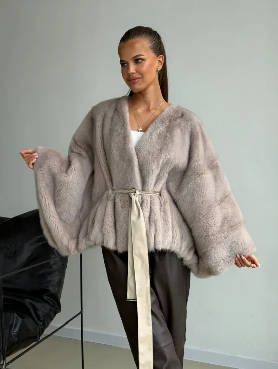 Женская шуба в стиле 