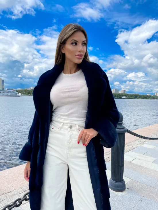 Шуба из плюшевой норки в цвете индиго - фото 5