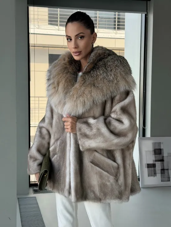 Шуба из аукционной пепельной норки с капюшоном из рыси - фото 0