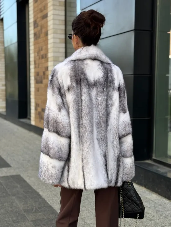 Белая норковая куртка автоледи английский воротник - фото 9