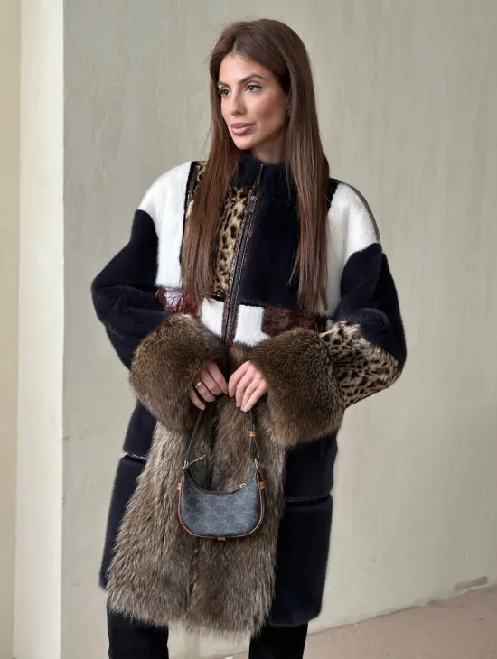 Комбинированная норковая шуба с мехом енота - фото 0