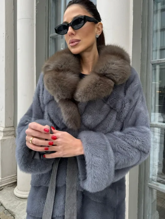 Норковая шуба с воротником из меха куницы - цвет серый - фото 2