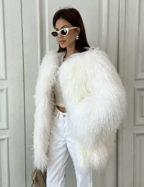 Белая шуба из меха ламы - фото 1